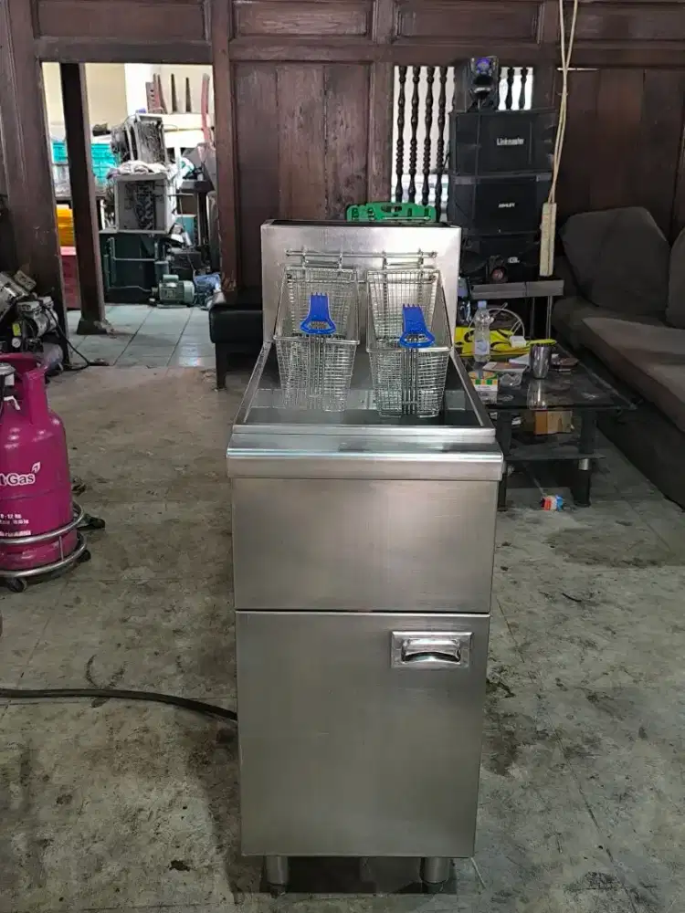 Deepfrayer gas kapasitas 25literan Thermostat on/berfungsi 

Hrg 5,5jt