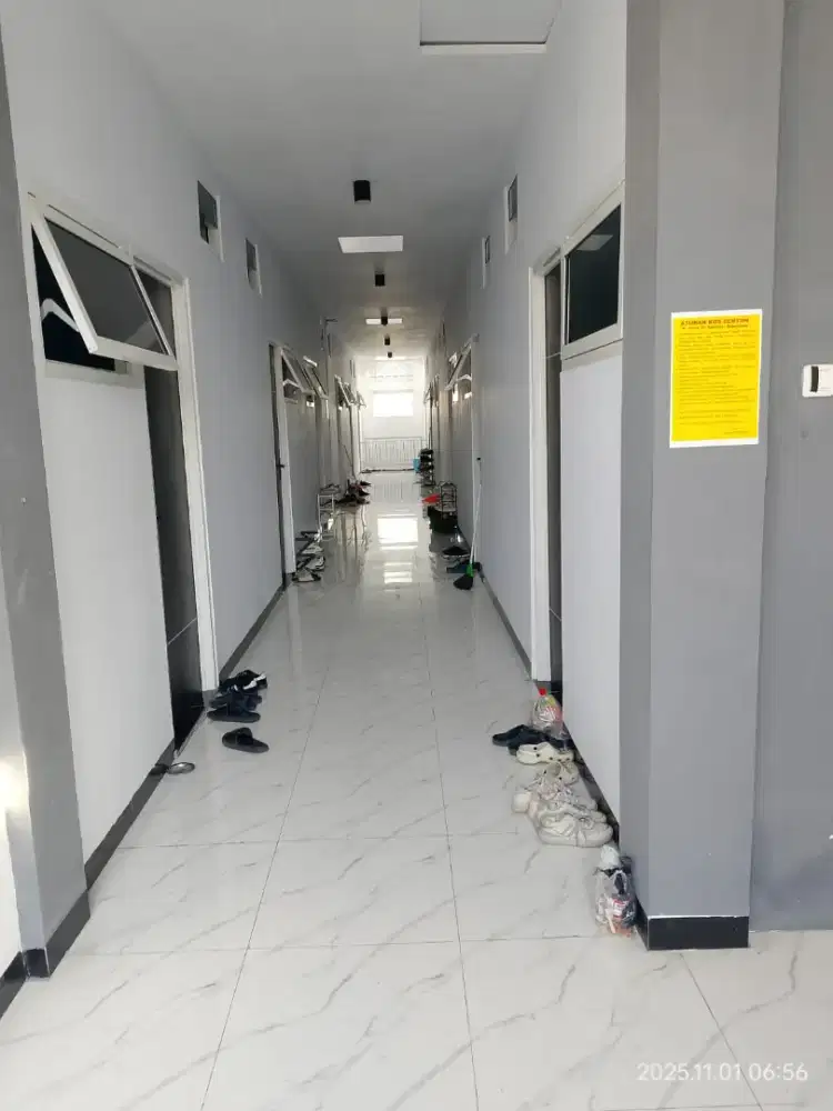 RUMAH KOS LUAS 2 LANTAI FULL KAMAR BANYAK TERMURAH DEKAT SEPANJANG TOL