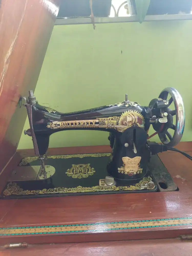Mesin jahit butterfly