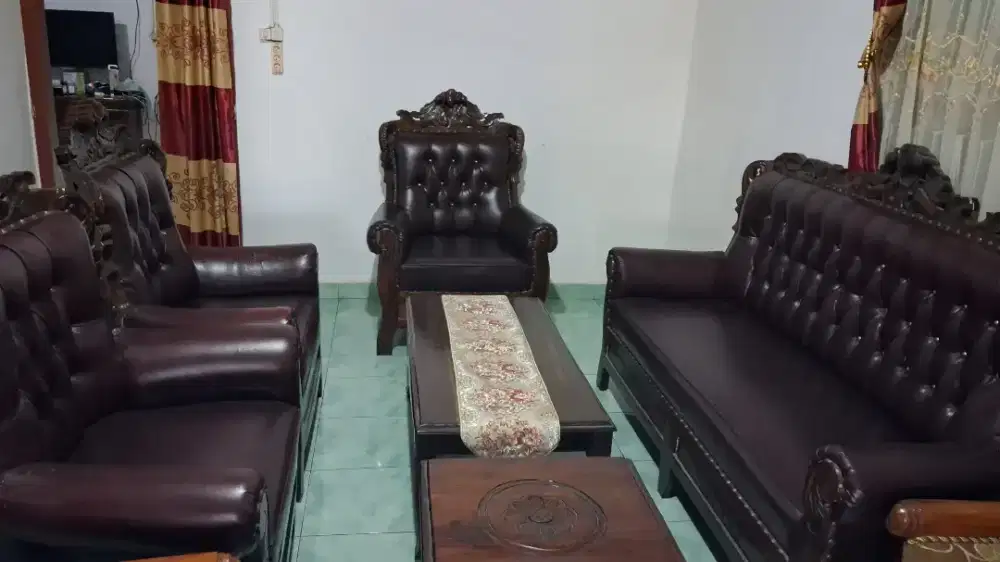 Di jual Kursi 2 set serta meja makan 1 set