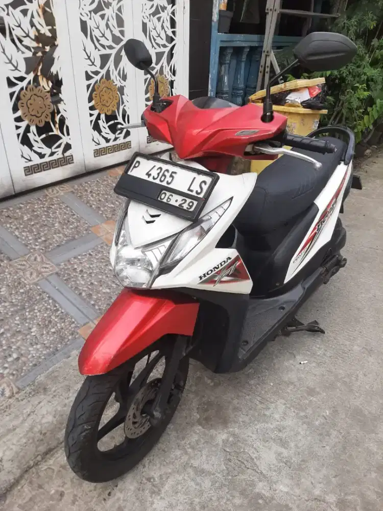 Honda Beat Fi 2014 ss lengkap mesin bagus pajak hidup plat P Jember