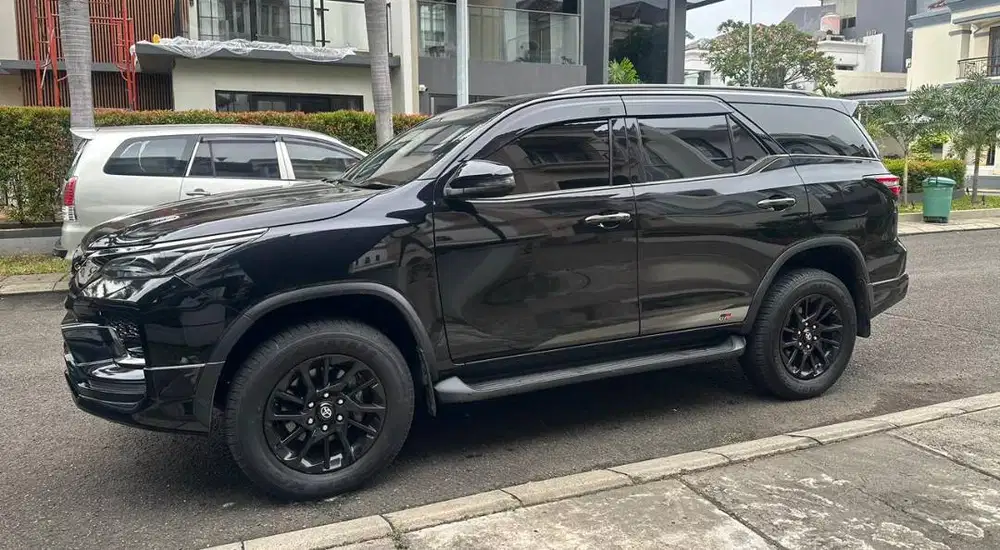 Fortuner 2.8 GR 4x2 AT 2023 | Kondisi Istimewa