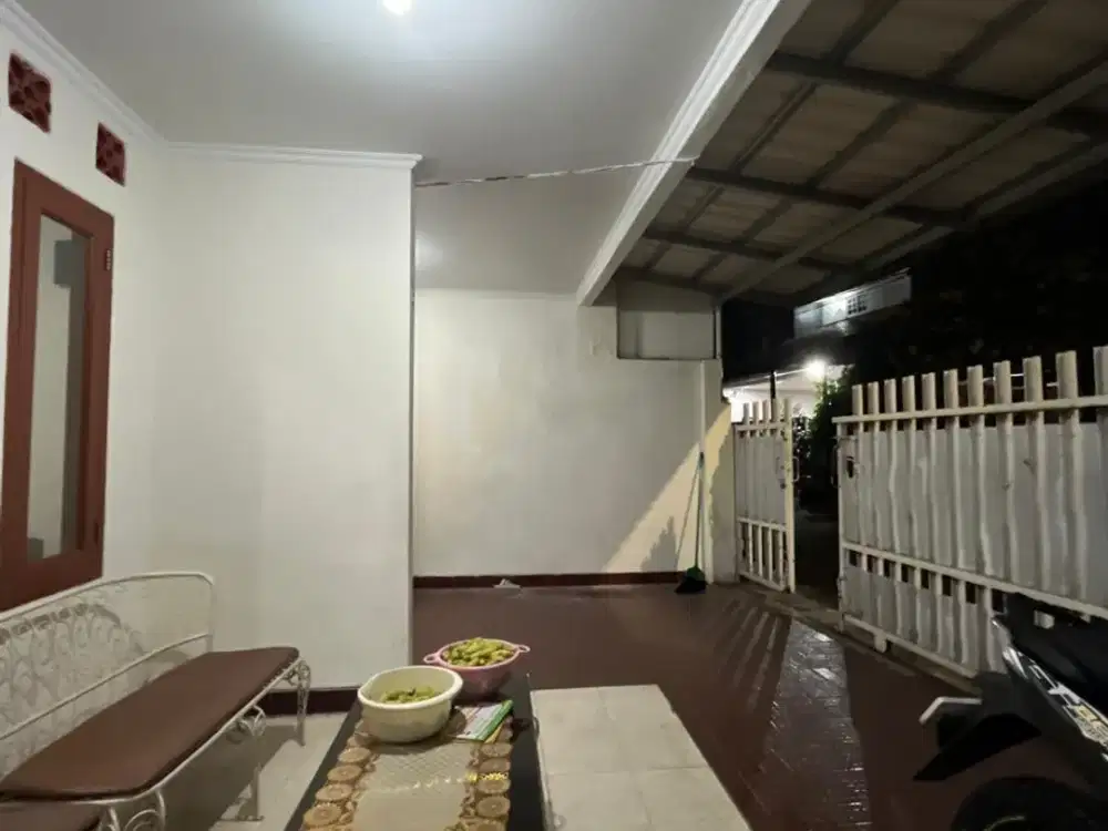 Rumah dalam Komplek Perumahan Aman di Rawamangun, Jakarta Timur