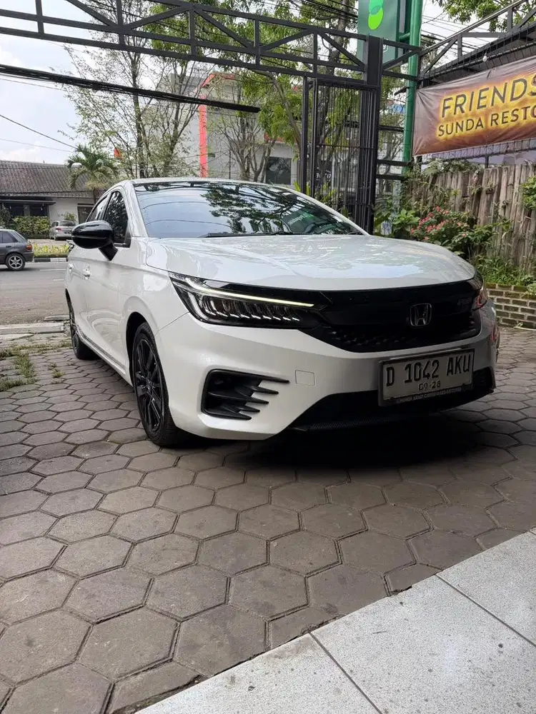 Honda City 2023 RS CVT km low antik terawat putih matic AT