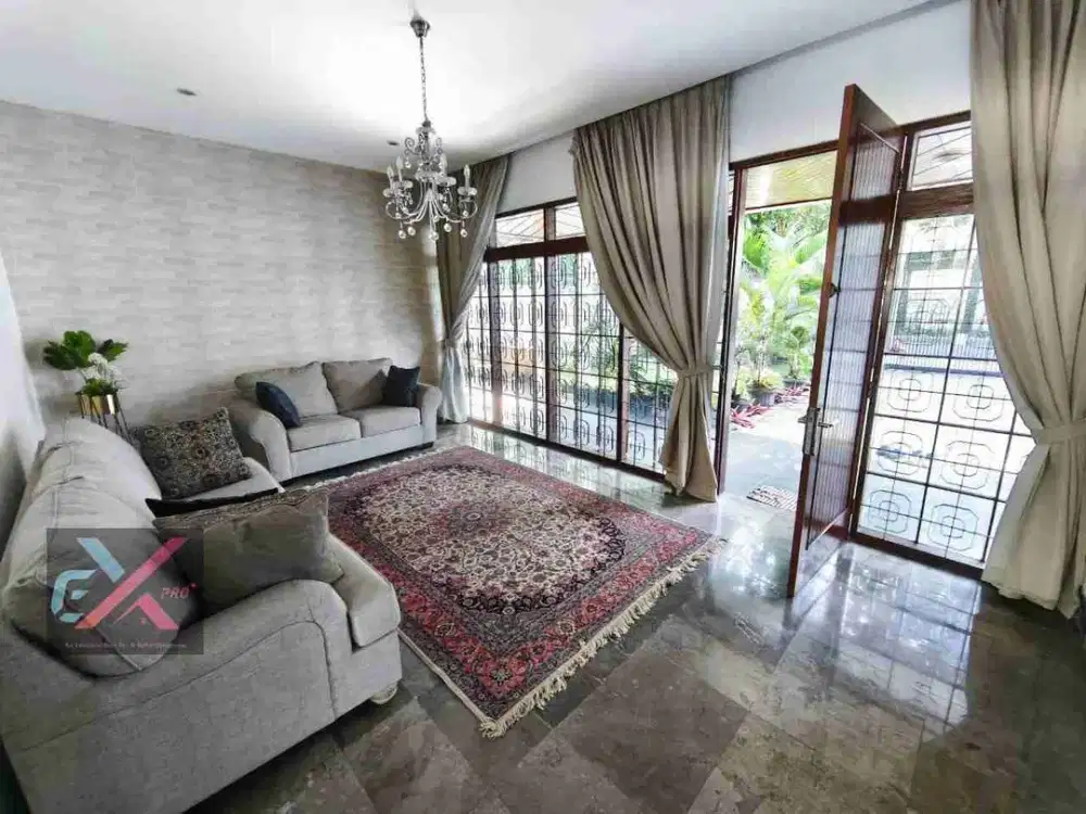 rumah 2lantai sangat terawat dan lokasi strategis di setrasari sukajadi bandung