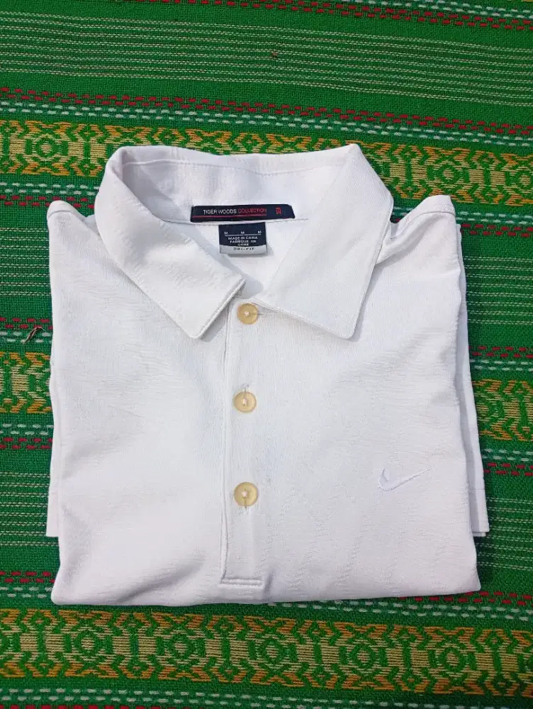 Kaos Polo Lengan Pendek Brand