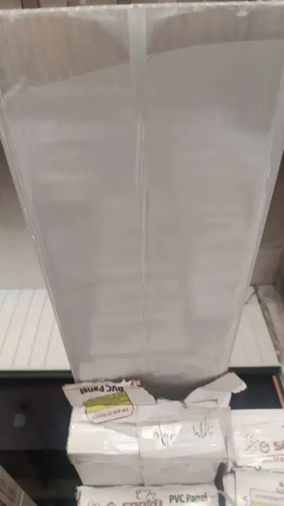 plafon PVC menerima antar bahan & terpasang