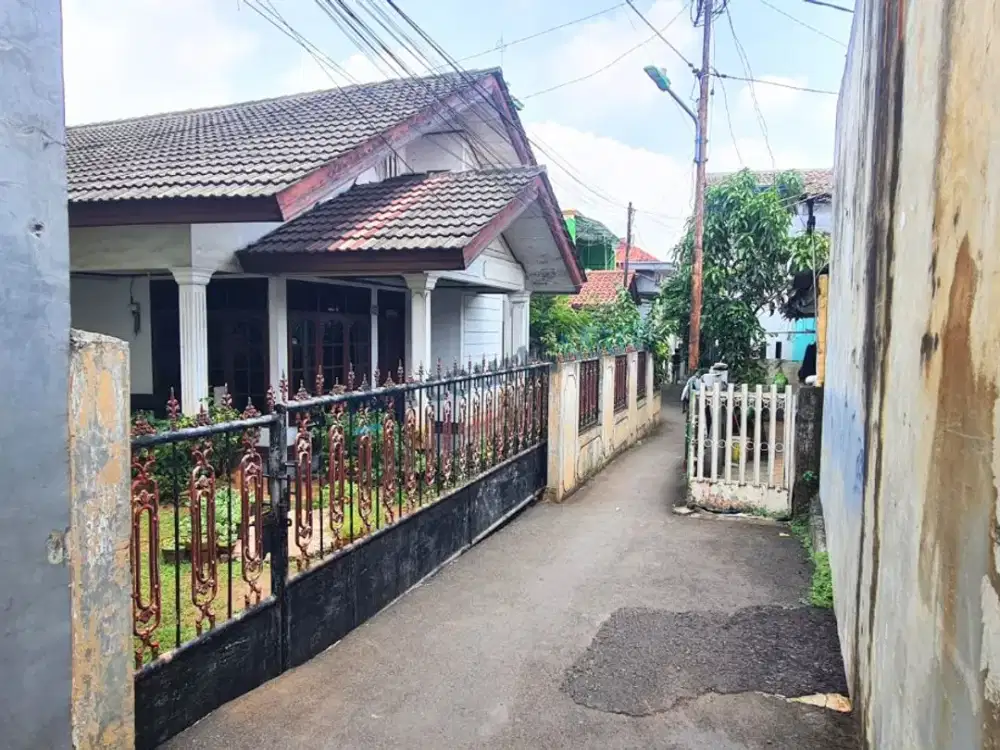 JUAL CEPAT HARUS TERJUAL, RUMAH TUA ASRI, LT 329 M2, JALAN RAYA RAWA KUNING, PULO GEBANG, CAKUNG, JAKARTA TIMUR