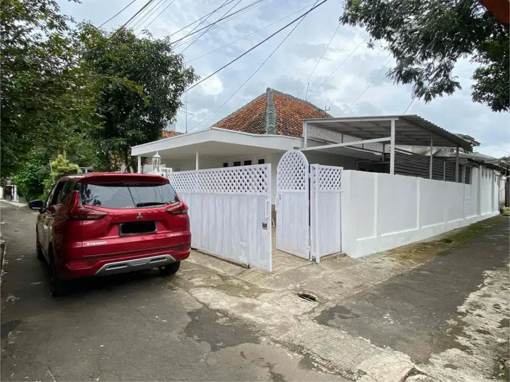 Rumah Hoek, 250m2, baru renovasi siap huni, di sempur dekat Istana Bogor