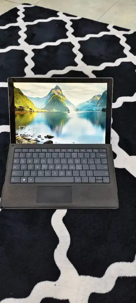 Microsoft Surface Pro 4/Core i5-6300/RAM 8GB/SSD 256GB/12 QHD