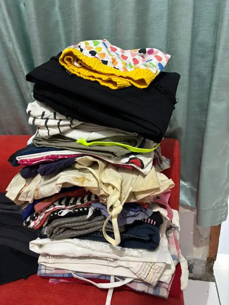Baju bekas layak pakai