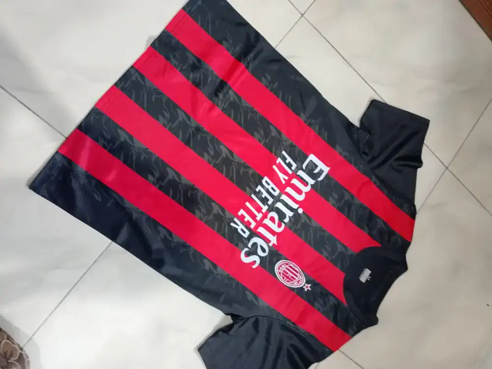 Jersey sepak bola AC Milan 24/25