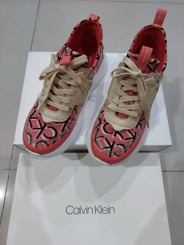 Jual murah sepatu calvin klein baru 2x pakai spt baru, 560 ribu nego