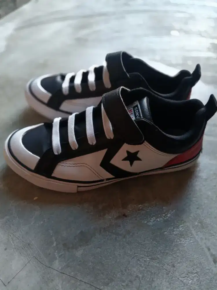 Sepatu anak Converse size 34