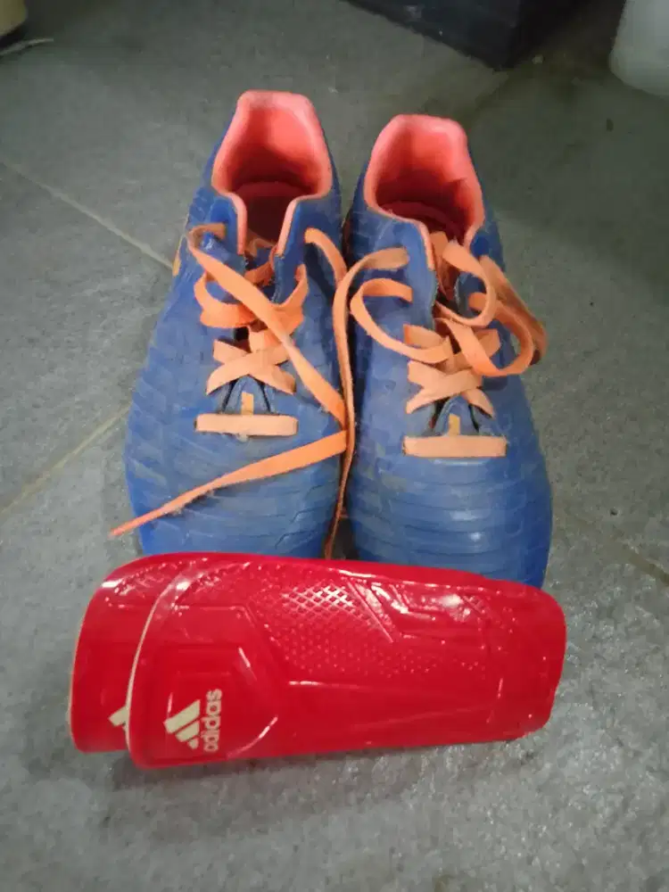 sepatu sepak bola spech