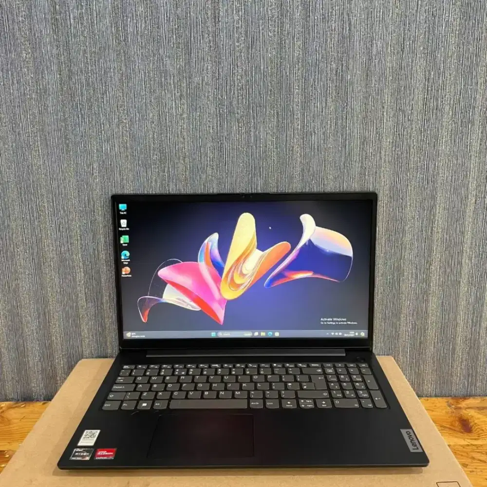 Laptop lenovo ryzen 3-3250u Ram 8gb/256gb siap pakai