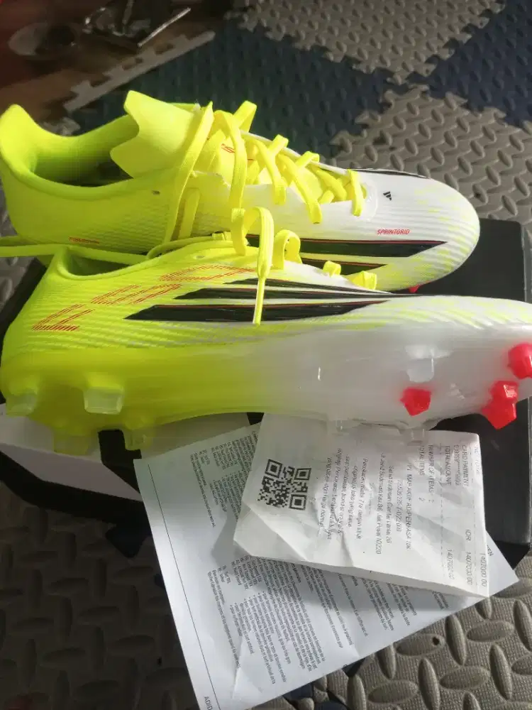 Sepatu bola Adidas league UK 42