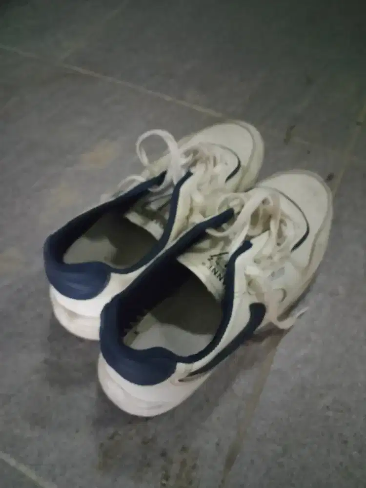 sepatu Joanne warna putih