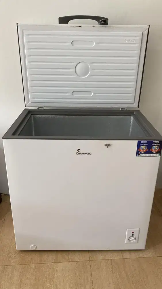 Dijual Frezer bekas merk Changhong 200lt