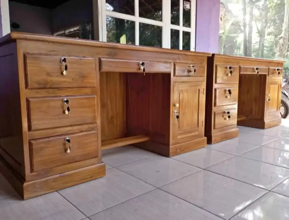 Meja kantor minimalis jati