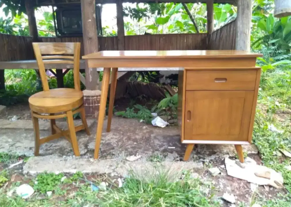 Meja kantor minimalis jati