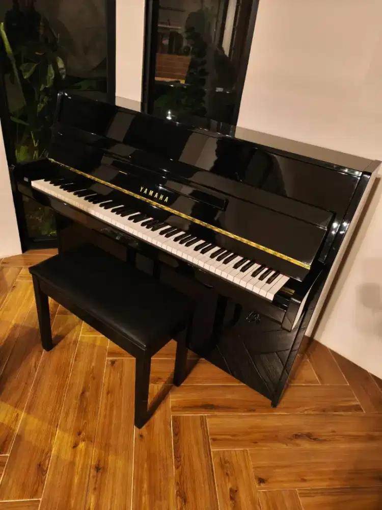 Piano yamaha JU109PE