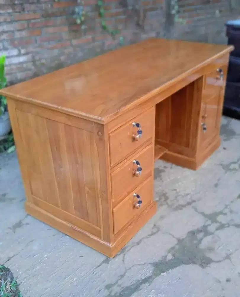 Meja kantor minimalis jati