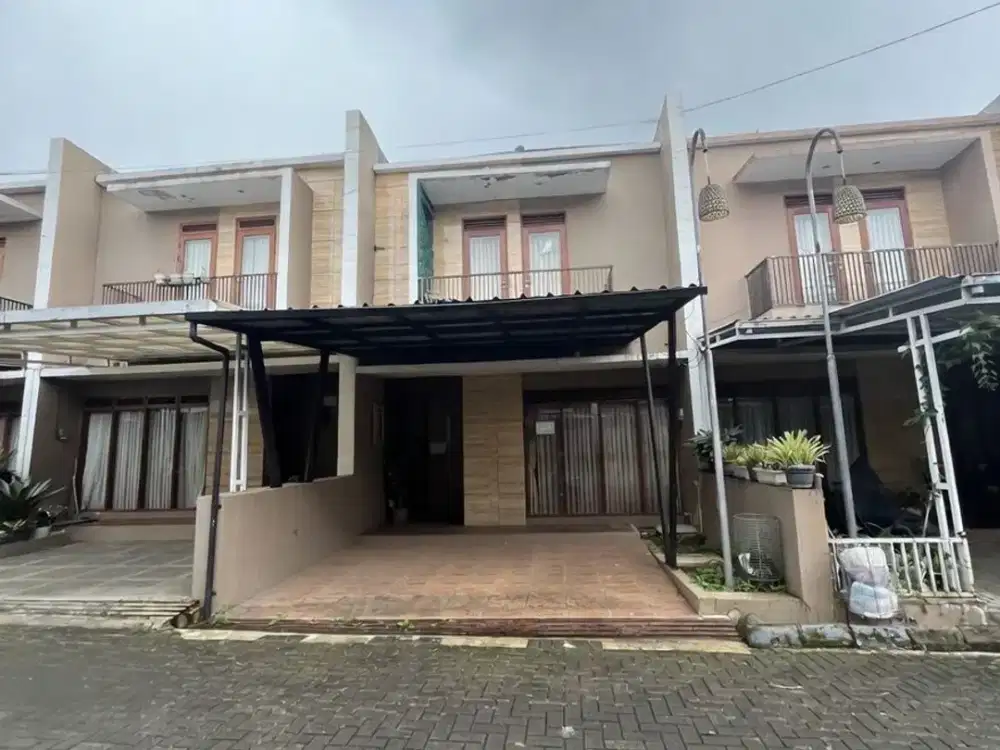 Rumah 3 Lantai Fully Furnished Pesona Bali Sariwangi – 4KT, Carport 2 Mobil, Siap Huni!