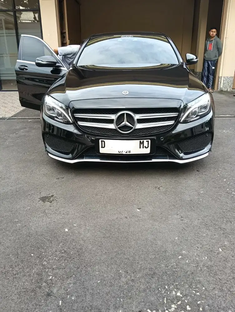 Mercedes-Benz C300 2018 Bensin