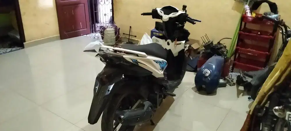 Vario 125 LED old putih