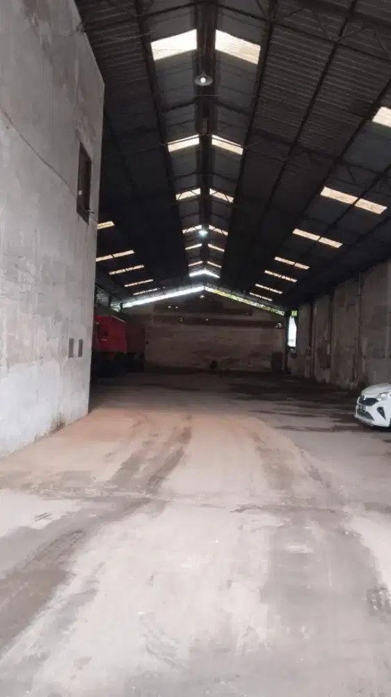 Gudang Strategis di Jl. Raya Narogong Bekasi