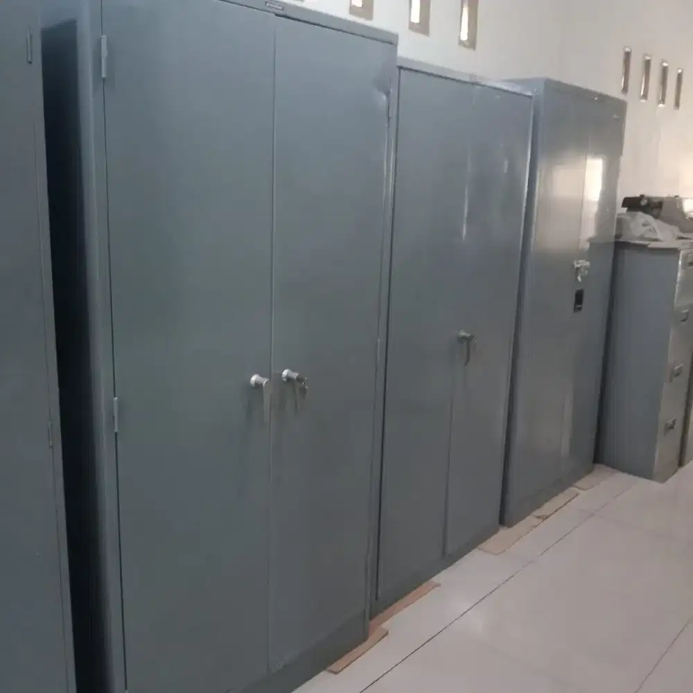 Lemari plat besi dijual hrg 1 jt