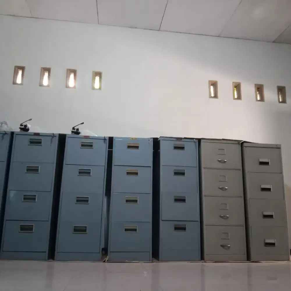 Filing Cabinet 4 laci dijual hrg 700 rb