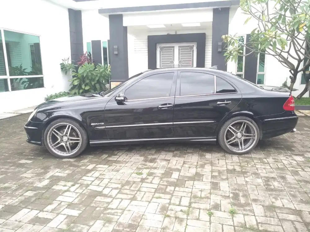 Mercedes-Benz E240