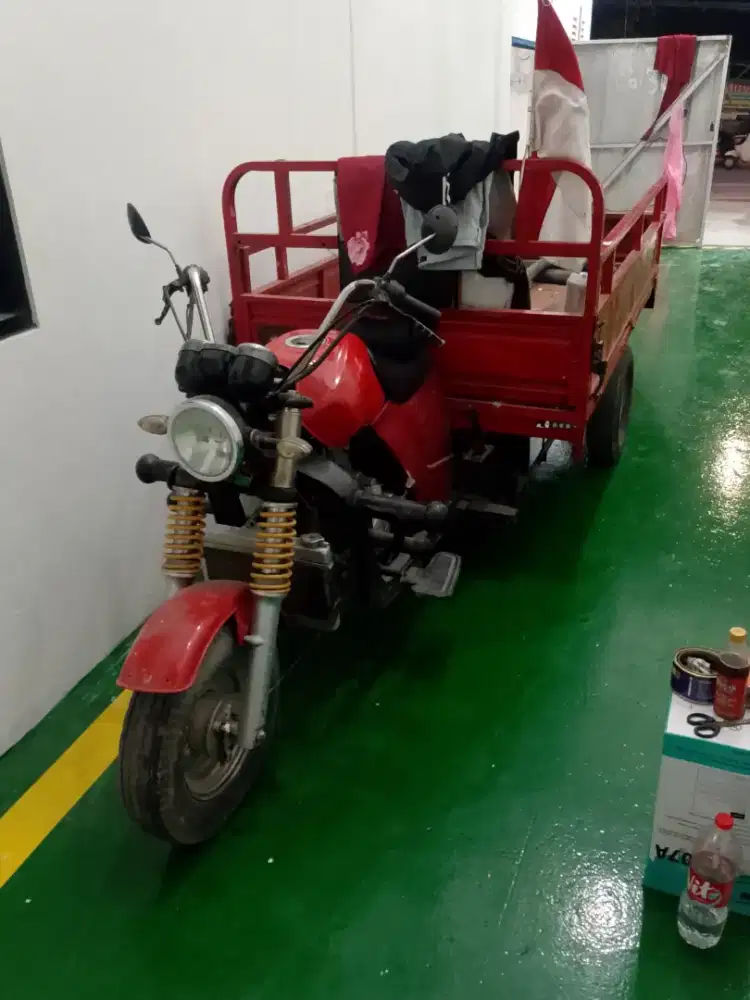 Tossa Viar Nizomi roda tiga bak