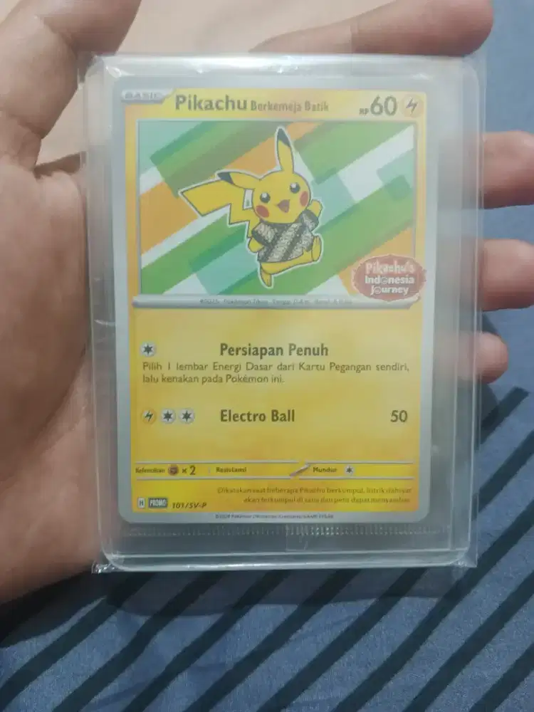 Kartu Pokemon Pikachu Berkemeja Batik 101/SV-P (Sealed)
