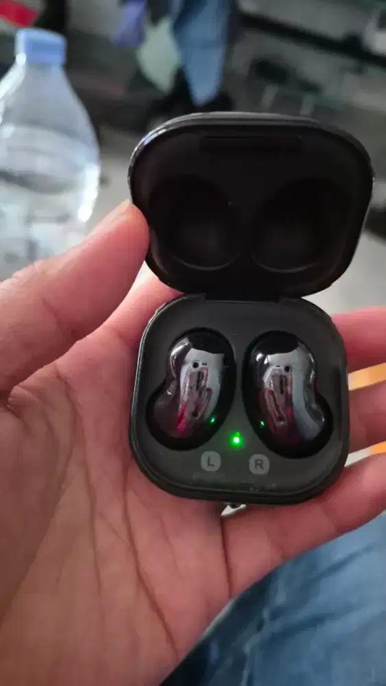 Samsung buds live