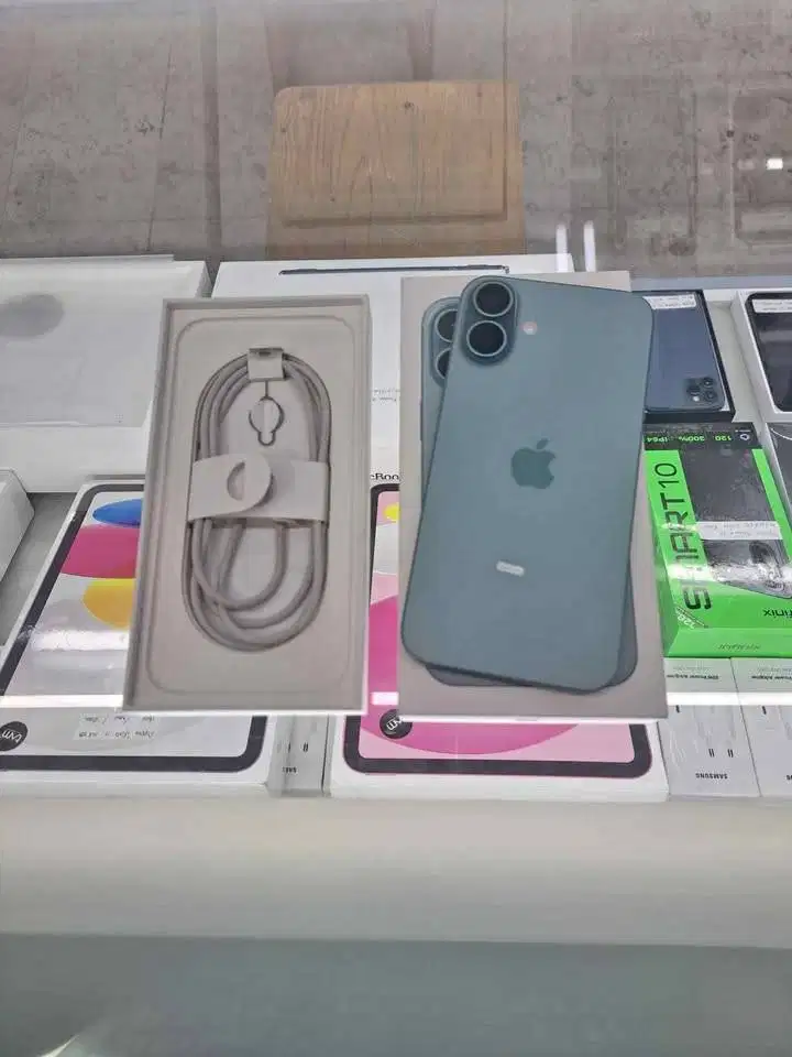 Second IPhone 16 Plus 128GB Teal Garansi IBOX ON 3 Oktober 2026 Mulus