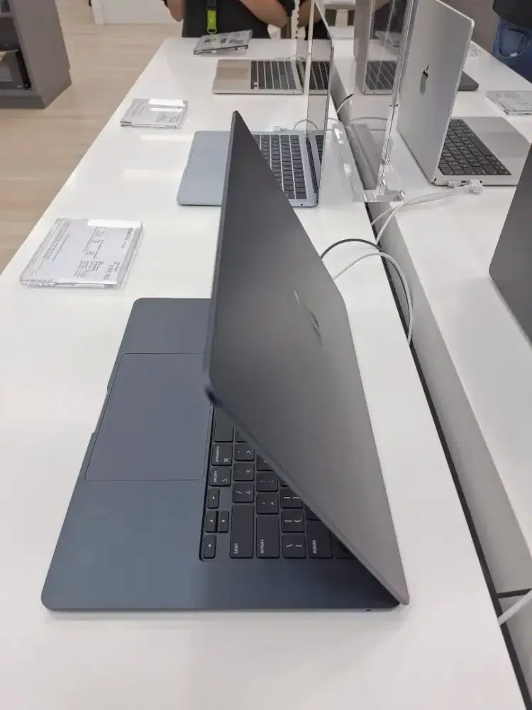 Macbook m4 16gb / 256 gb promo cicilan bunga 0% syarat ktp saja