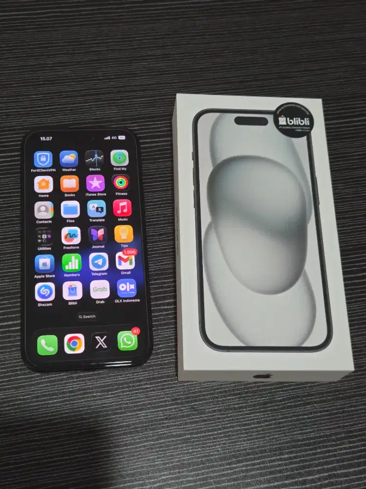 IPhone 15 128GB Hitam Garansi Resmi