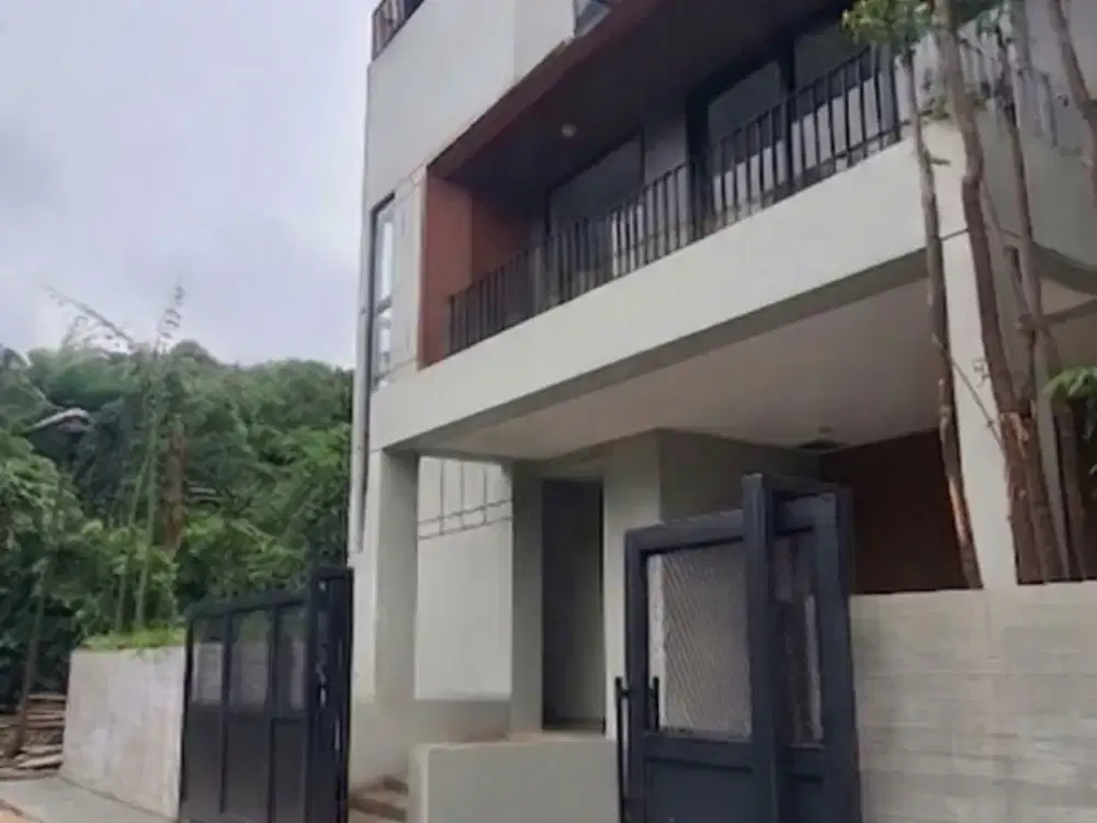 JUAL CEPAT, RUMAH HOEK 3 LANTAI, LT 140 M2, NUANSA BALI, CINERE ESTATE, DEPOK