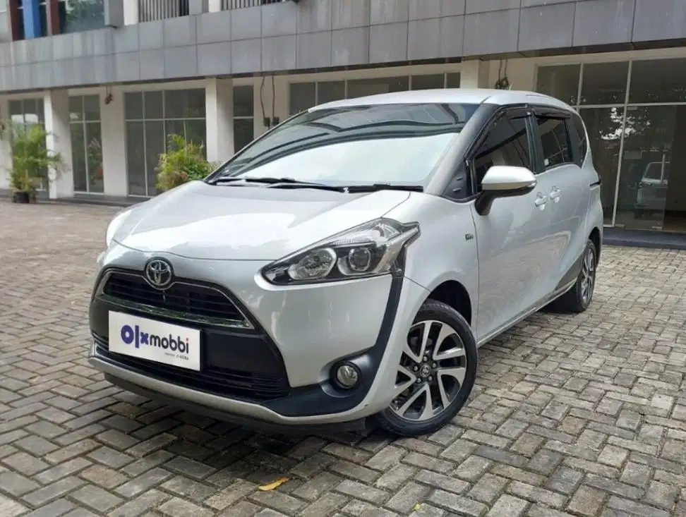 TDP 8,JT, Toyota Sienta 1.5 V Bensin-AT Silver 2016