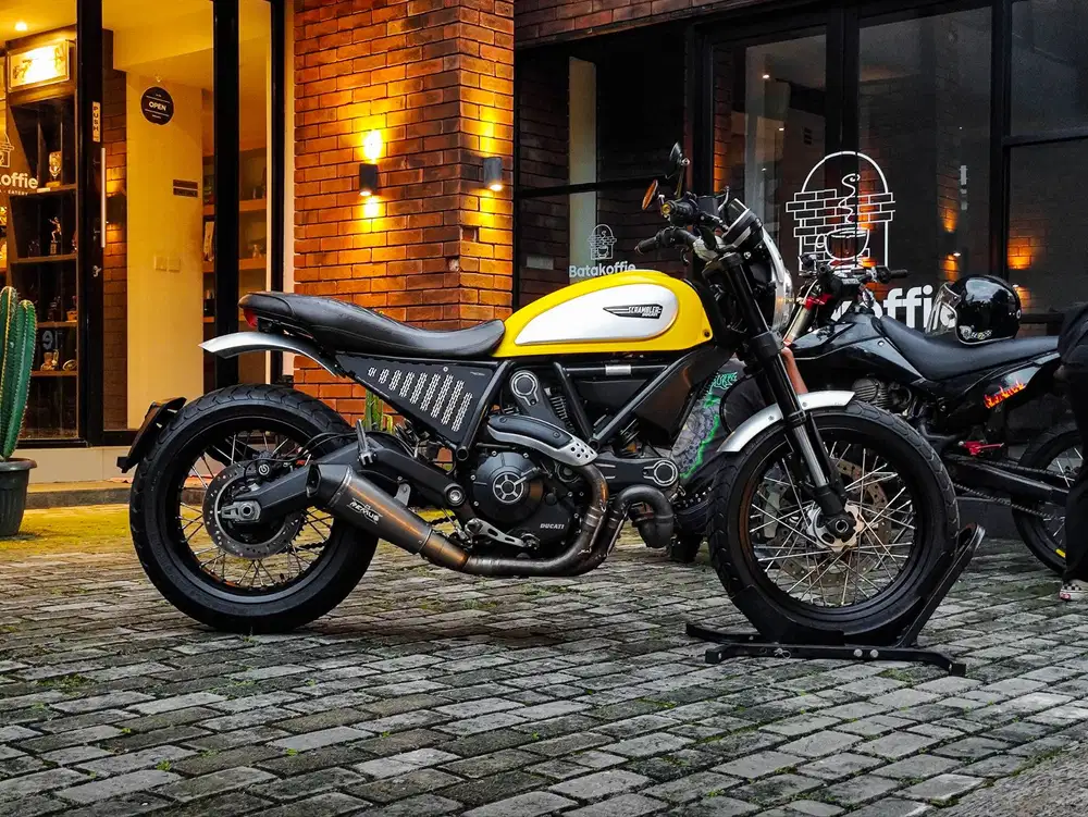 Ducati Scrambler 800 2016 TT FP Low Odo Like New