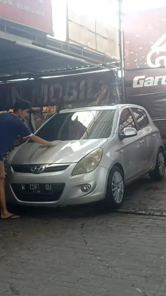 Hyundai i20 SG sunroof build up