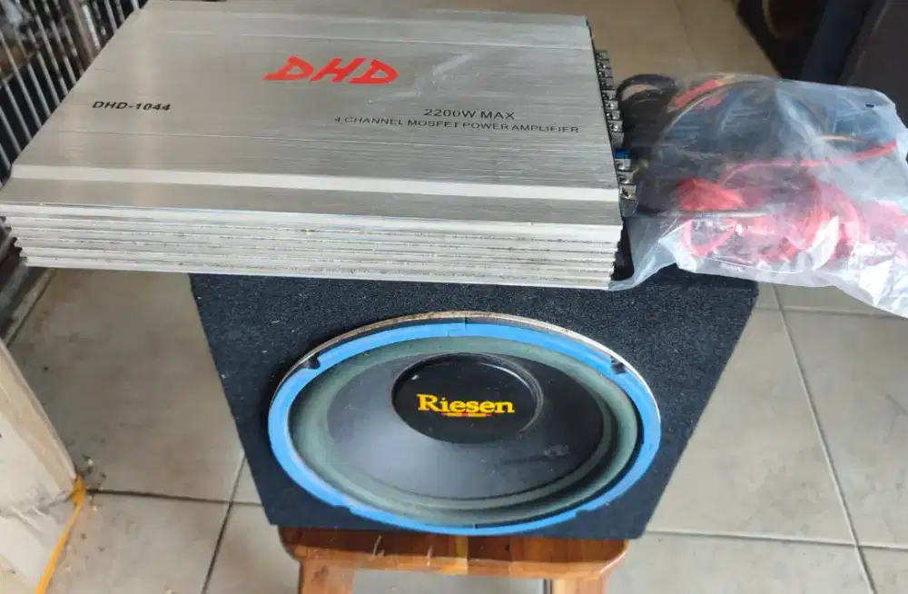 Sepaket Audio Mobil
Subwoofer 10, Riesen +Power merk ADS 4channel dps