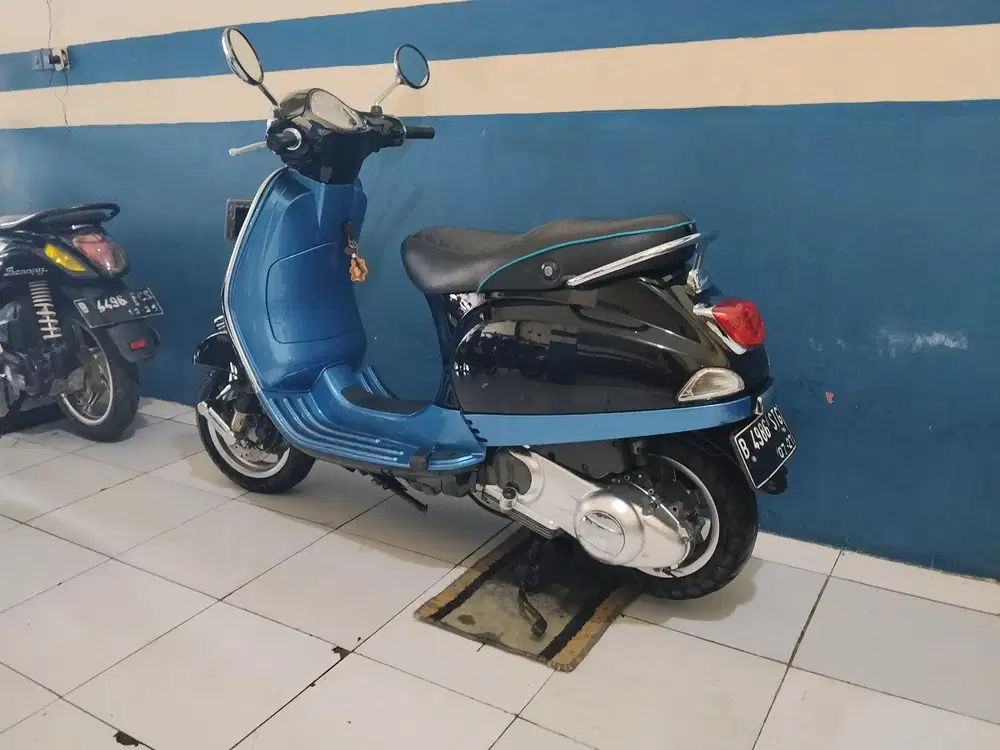 DIJUAL PIAGGIO VESPA LX 150 INJECTION 2011 MEWAH