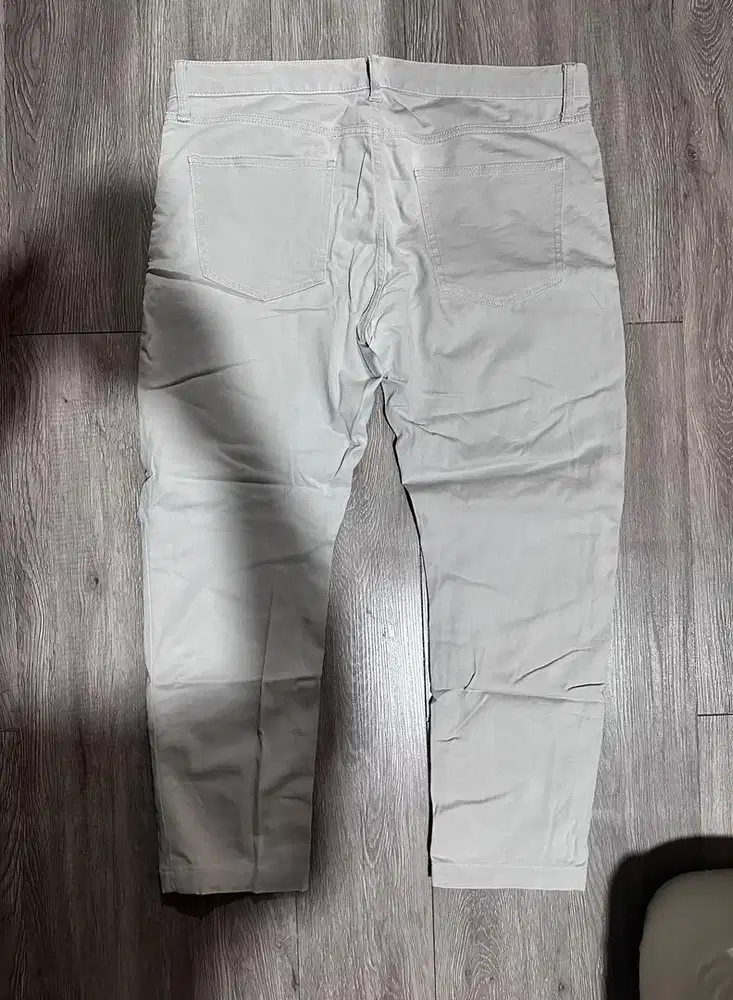 Celana Uniqlo Light Grey Size 34