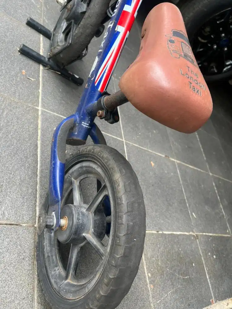 London Taxi Balance Bike