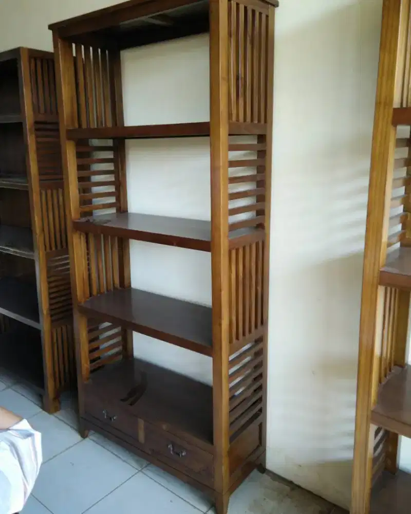 Rak Buku Minimalis Salur