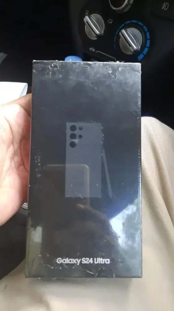 SAMSUNG ULTRA S24 MASIH DALAM BOX SEGEL